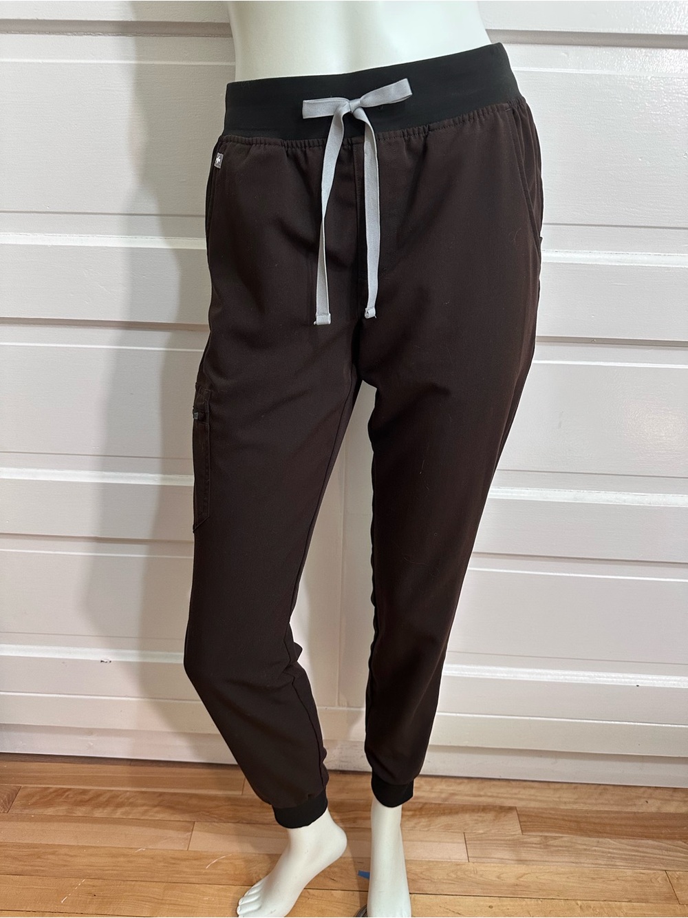 FIGS Zamora Jogger Scrub Pants Size XS/T Brown Medical Technical Collection $79